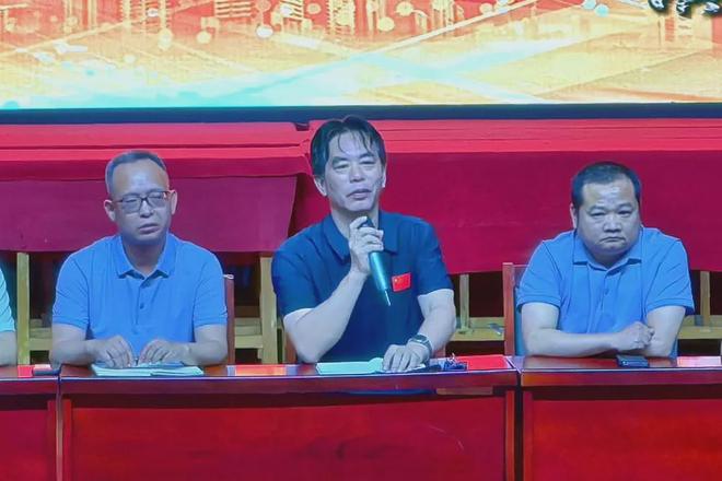 举行开学典礼暨上学期表优大会潢川县黄冈实验学校高二年级(图6)