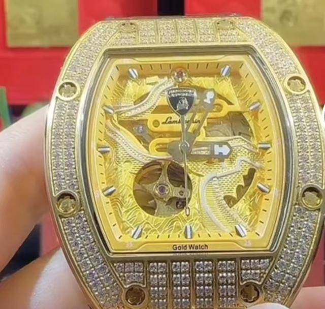 尼联名黄金手表品牌方回应“反诈老陈”打假兰博基(图2)